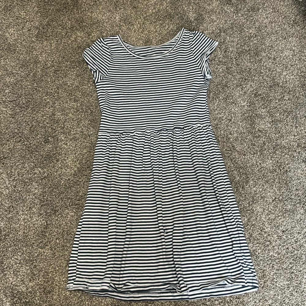 Carter’s Short sleeve girls dress. Size 7